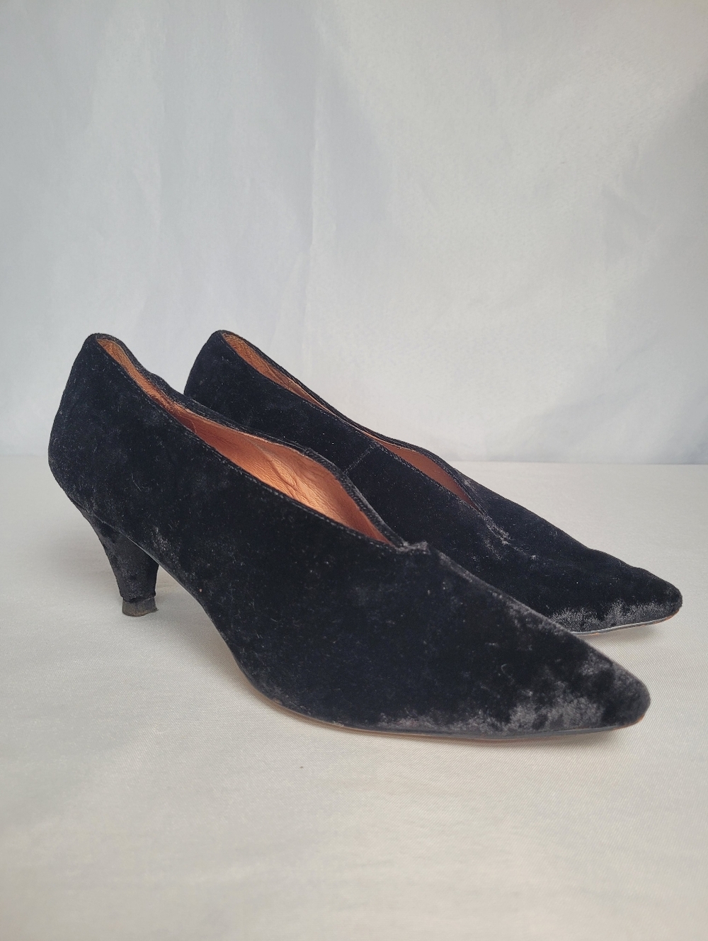 Matiko Black Velvet Leather Lined Kitten Heels Women's Size EU 38 US 7.5/8
